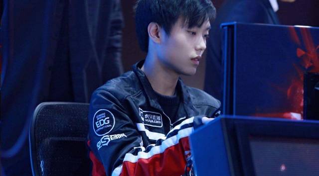 前锋的角色 前锋的角色