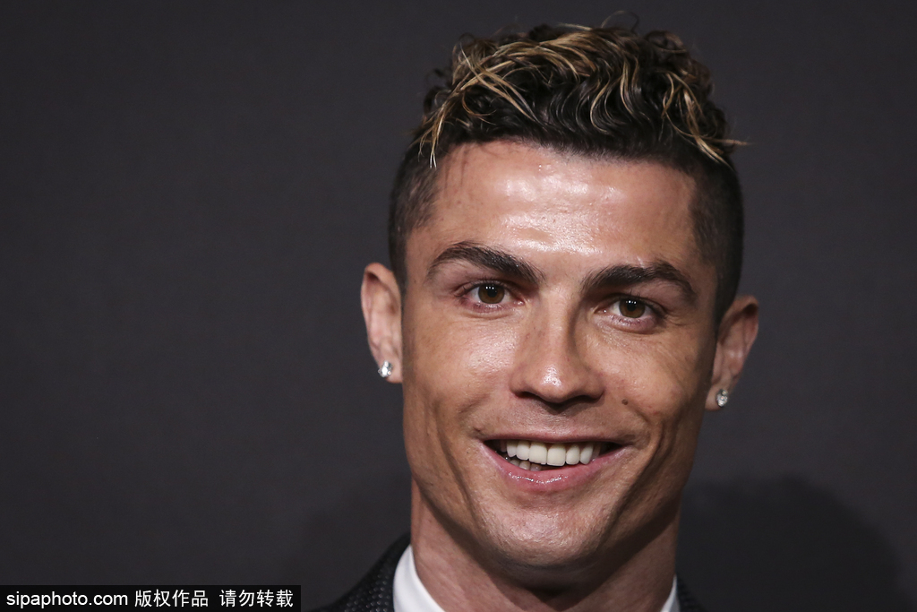 旗手刘梦婷：希望带动更多人参与冰雪运动2025-02-07.