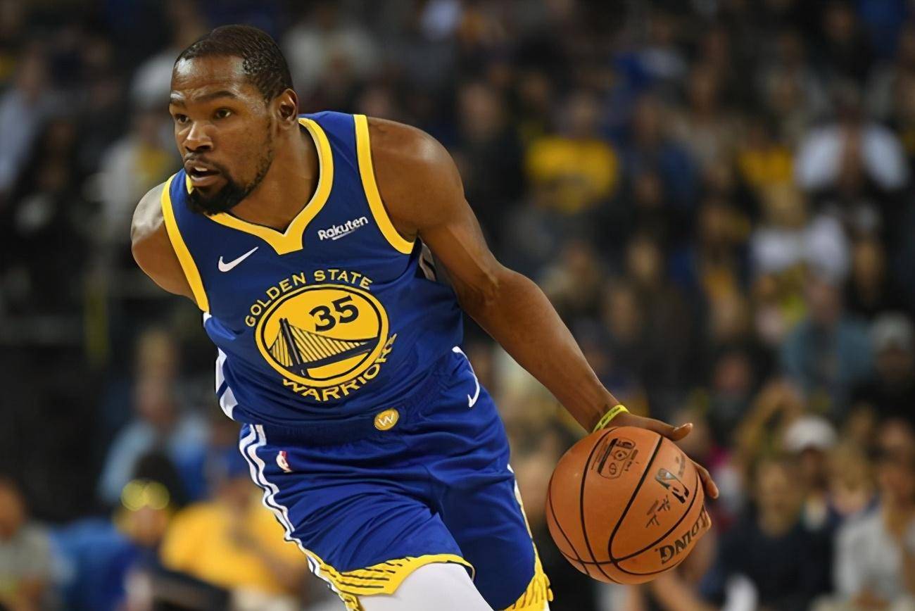 记者：哲科鼻骨骨折但无需手术，球员将回到俱乐部接受检查.