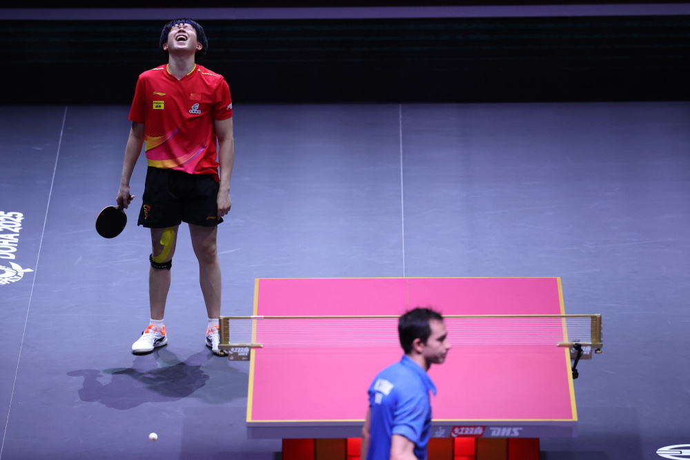 尽管他的身 尽管他的身